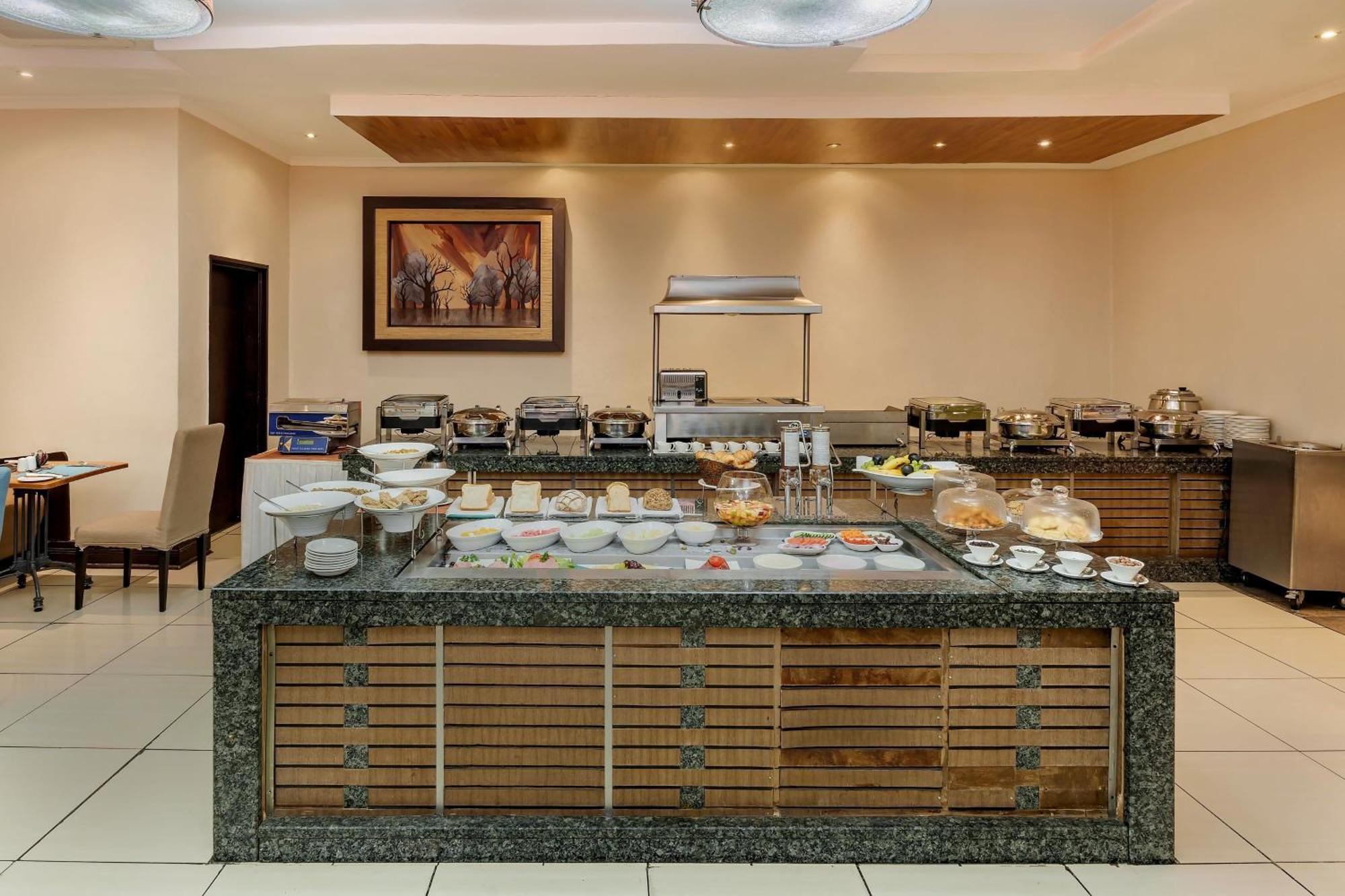 Protea Hotel By Marriott Lusaka Esterno foto