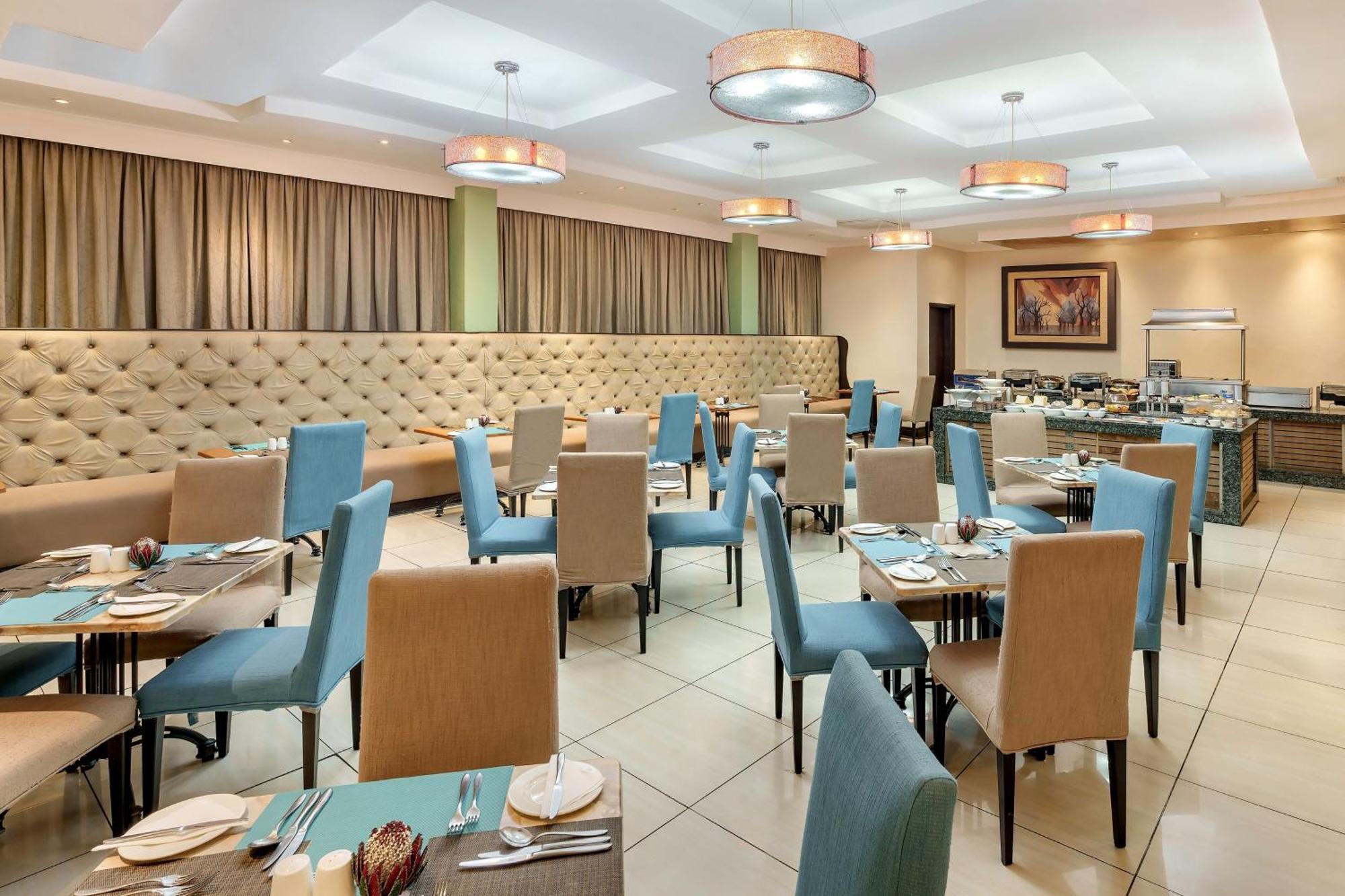 Protea Hotel By Marriott Lusaka Esterno foto
