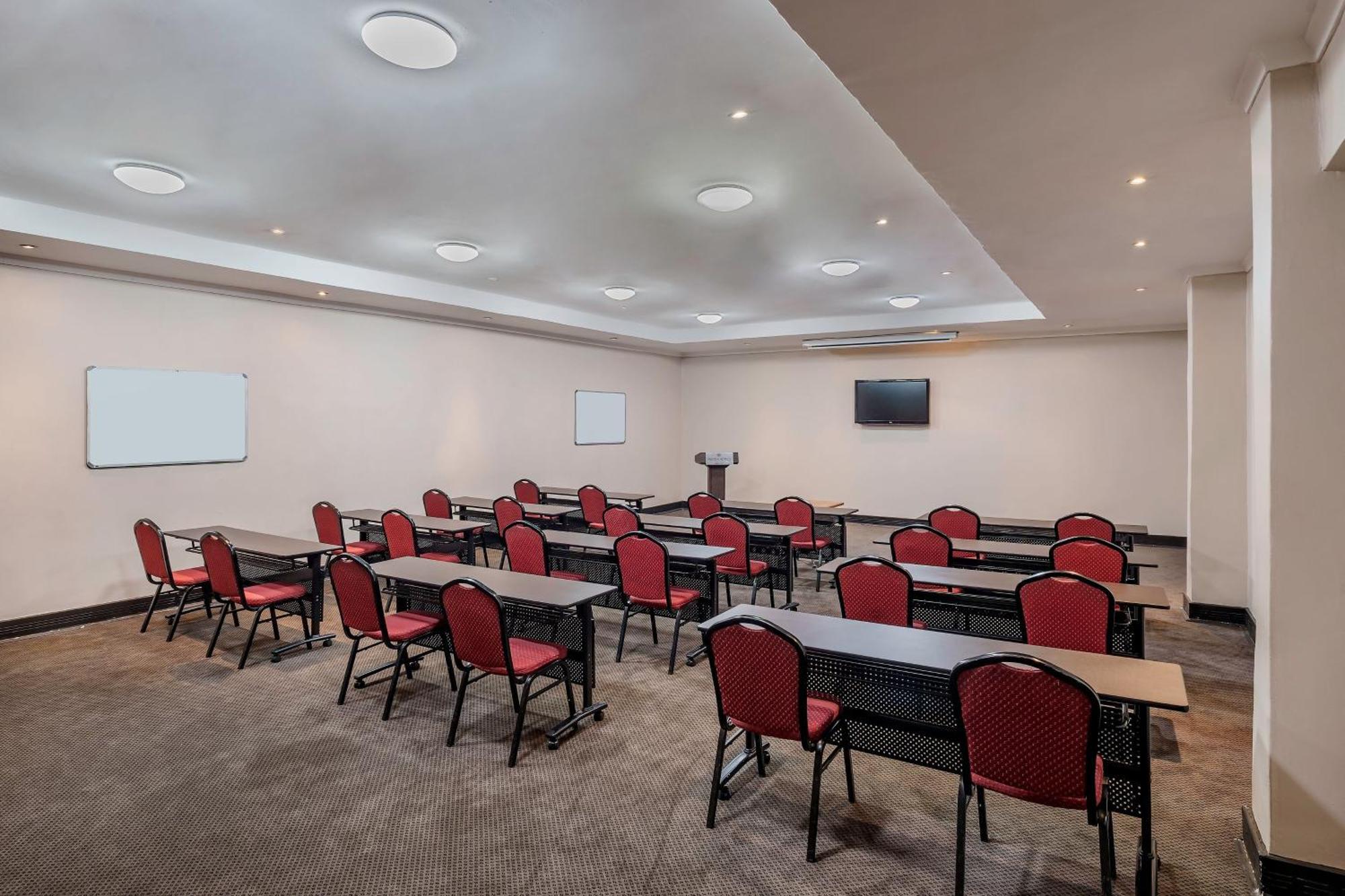 Protea Hotel By Marriott Lusaka Esterno foto