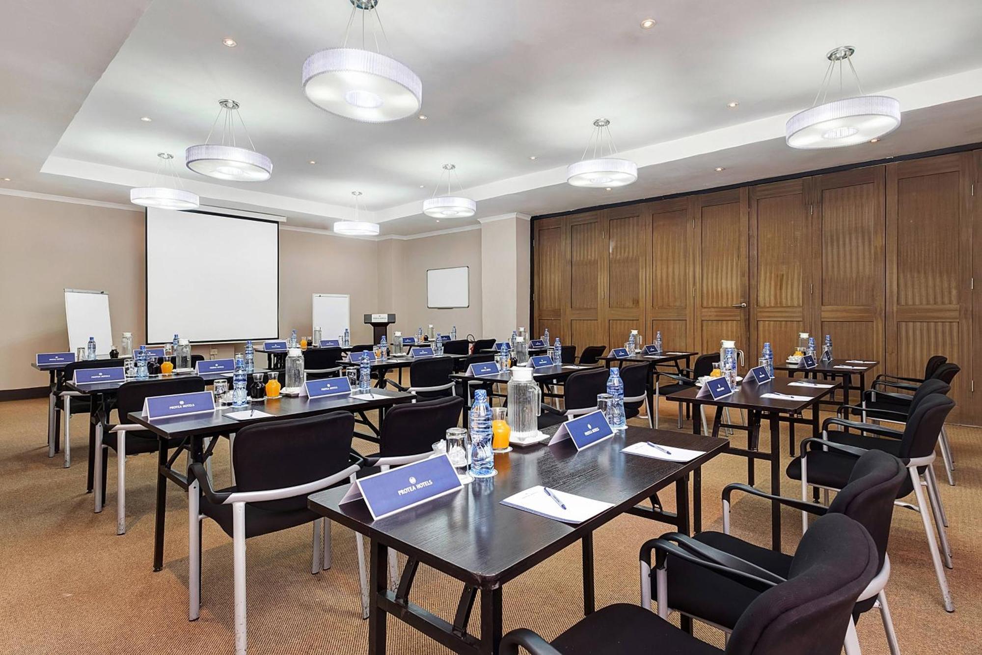 Protea Hotel By Marriott Lusaka Esterno foto