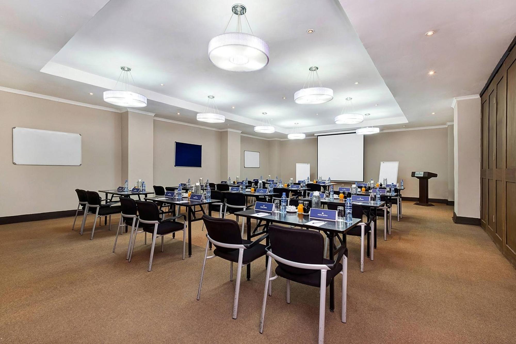 Protea Hotel By Marriott Lusaka Esterno foto
