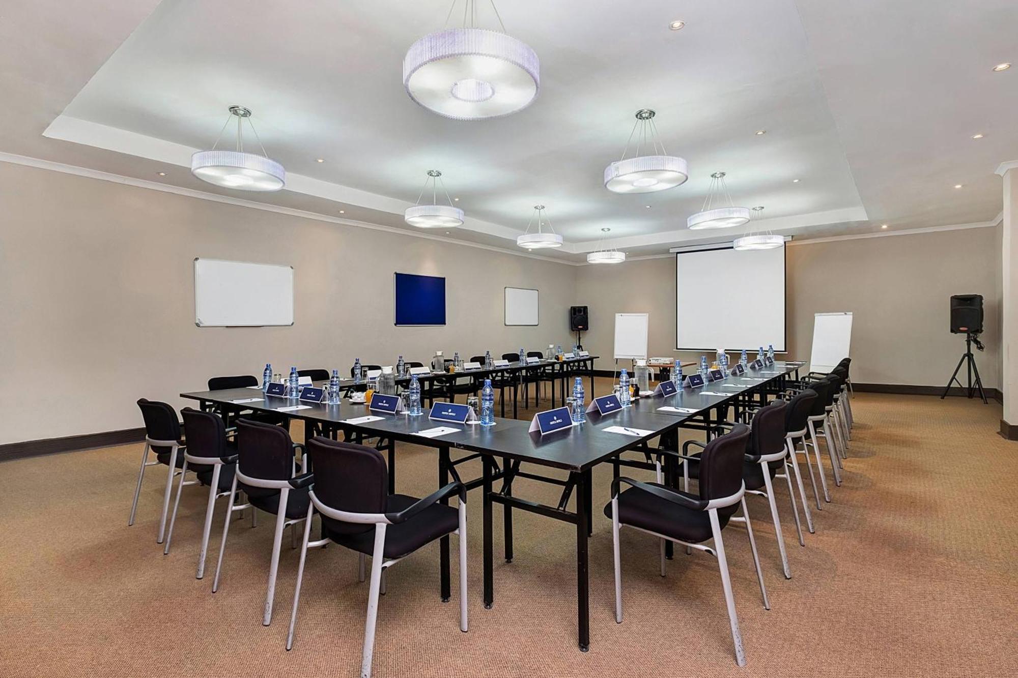 Protea Hotel By Marriott Lusaka Esterno foto